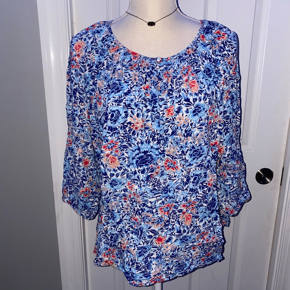 🌻BUNDLE 3 Women’s blouses for 30% off!🌻
